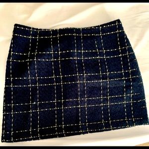 Mini skirt yarn detailing over polyester